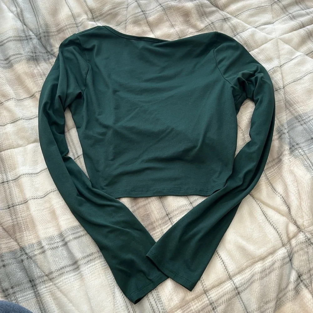 Forever21 Long sleeve crossed front Dark Green Going Out Top - Picture 5 of 5